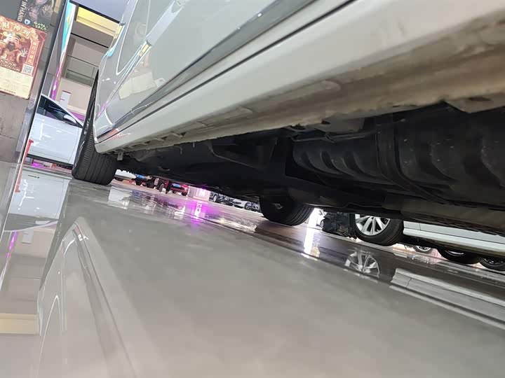 Фото 22 - Buick GL8 ES