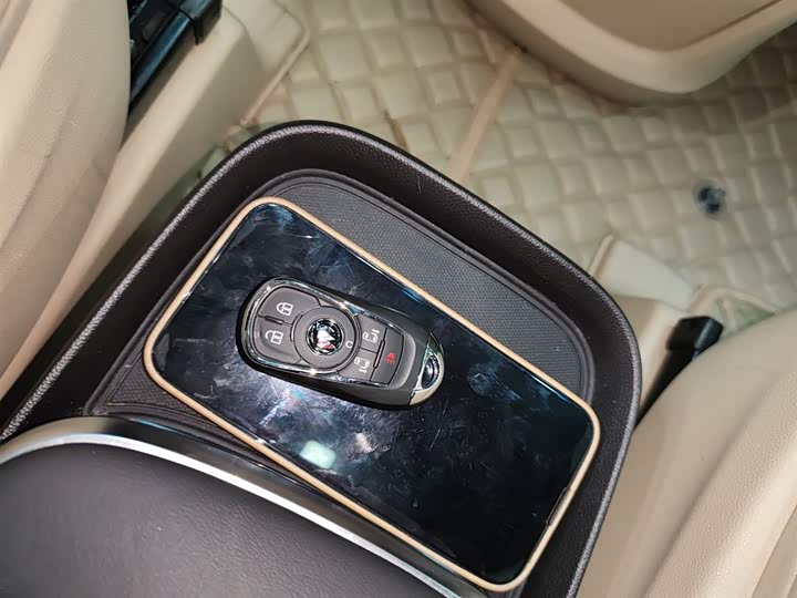 Фото 9 - Buick GL8 ES