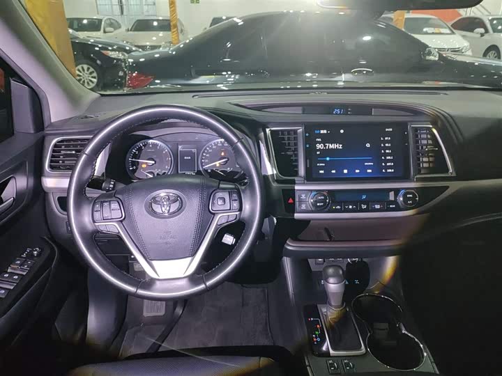 Фото 10 - Toyota Highlander