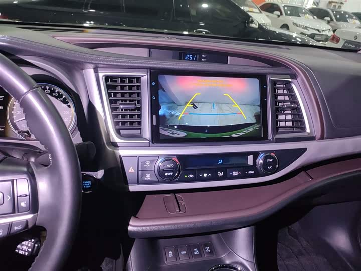 Фото 13 - Toyota Highlander