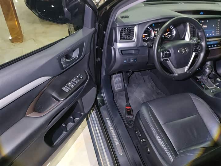 Фото 16 - Toyota Highlander