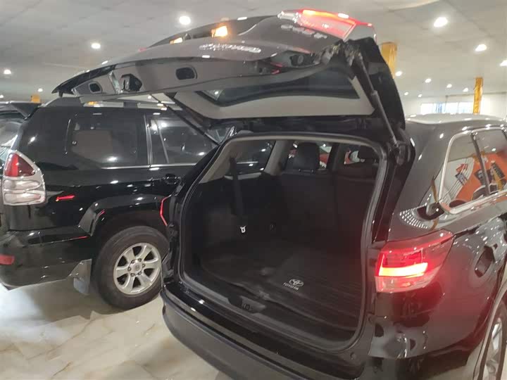 Фото 19 - Toyota Highlander