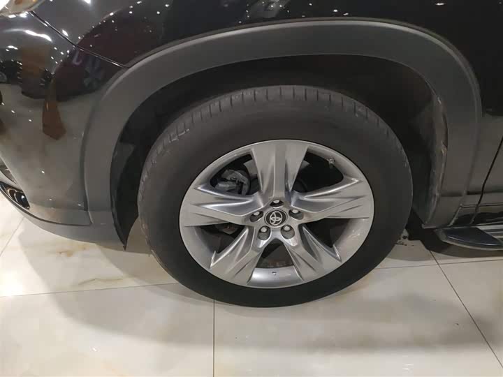 Фото 23 - Toyota Highlander