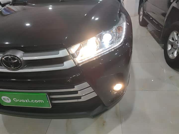 Фото 24 - Toyota Highlander