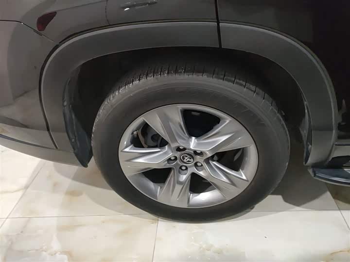 Фото 26 - Toyota Highlander