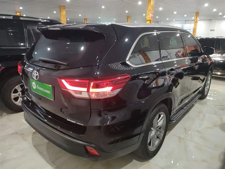 Фото 7 - Toyota Highlander