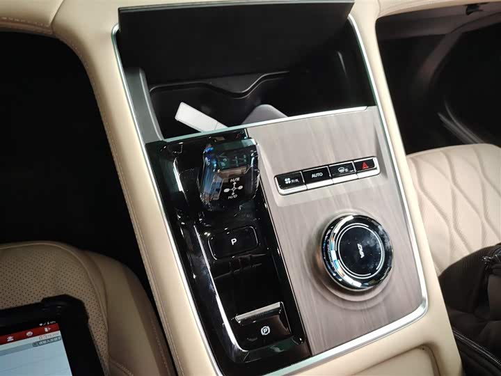 Фото 14 - Geely Monjaro