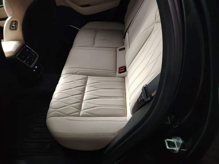 Фото 17 - Geely Monjaro