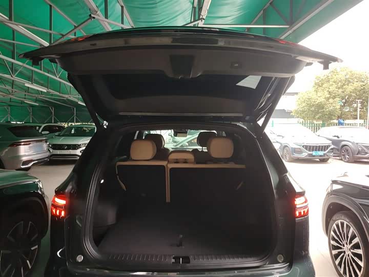 Фото 19 - Geely Monjaro