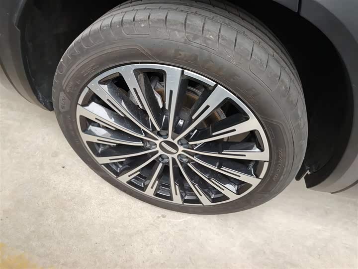 Фото 26 - Geely Monjaro