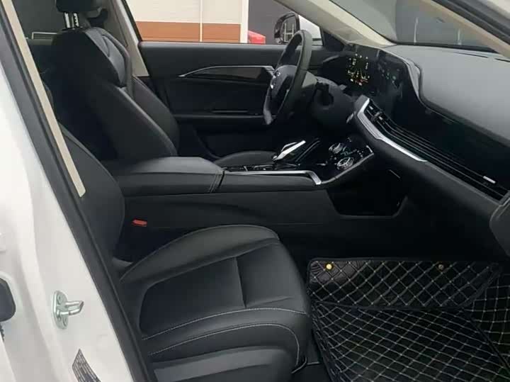 Фото 10 - Bestune B70