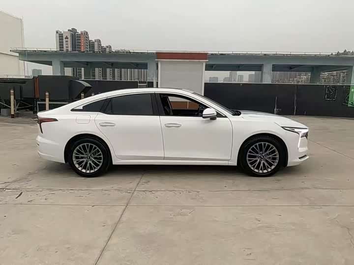 Фото 14 - Bestune B70