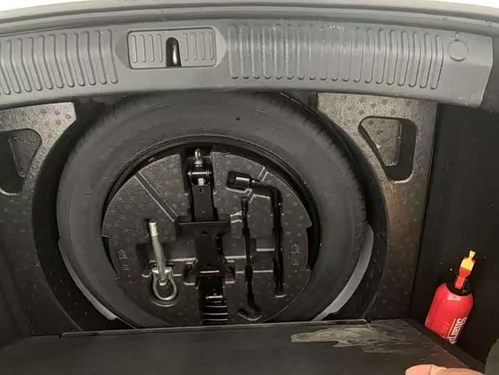 Фото 18 - Bestune B70