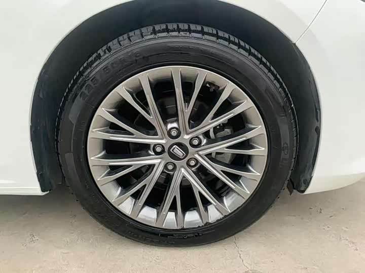 Фото 19 - Bestune B70