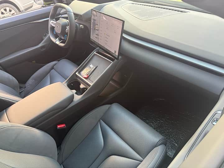 Фото 21 - XPeng P7