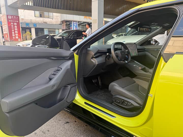 Фото 8 - XPeng P7