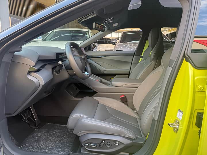 Фото 9 - XPeng P7