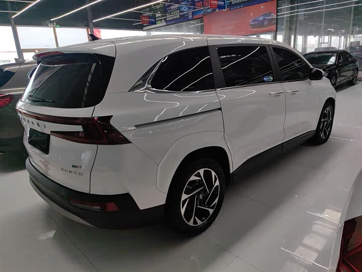 Фото 7 - Hyundai Custo