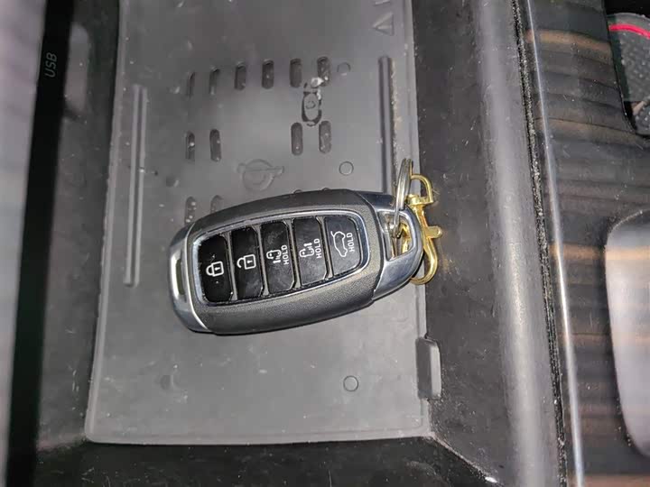 Фото 9 - Hyundai Custo