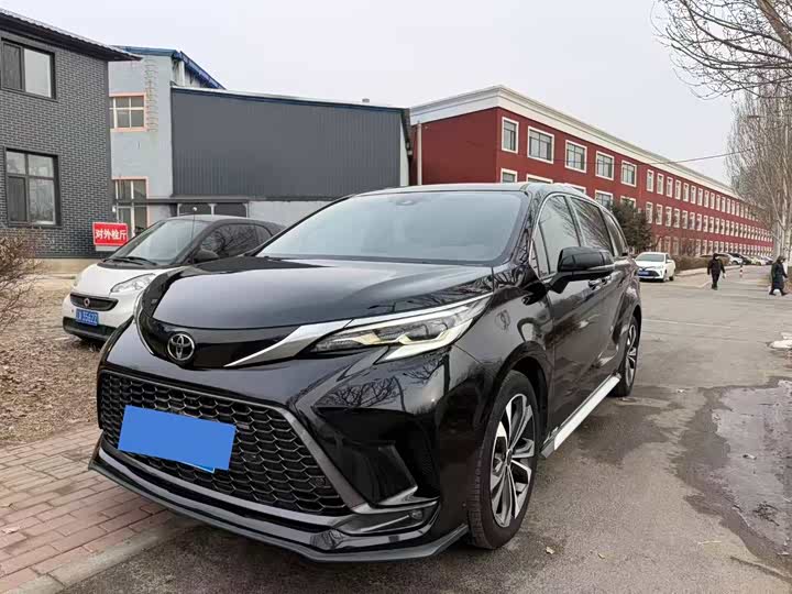 Фото 1 - Toyota Granvia