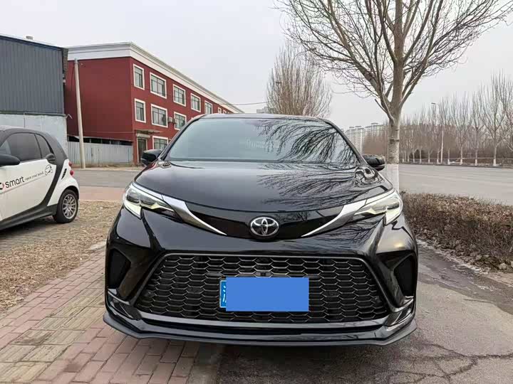 Фото 2 - Toyota Granvia