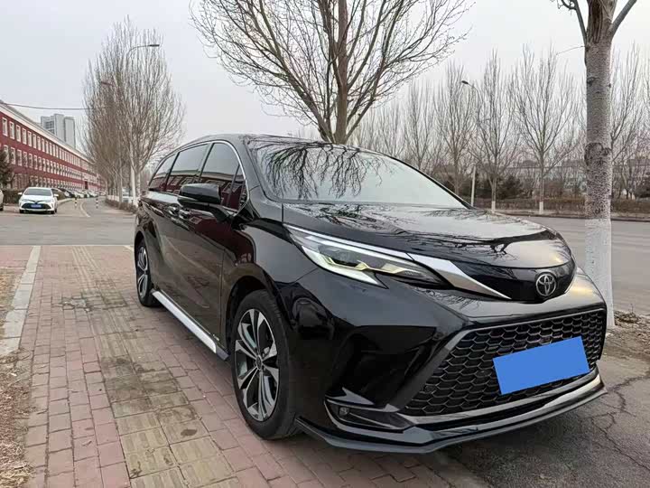 Фото 3 - Toyota Granvia