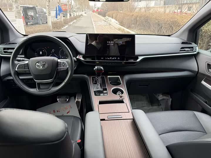 Фото 6 - Toyota Granvia