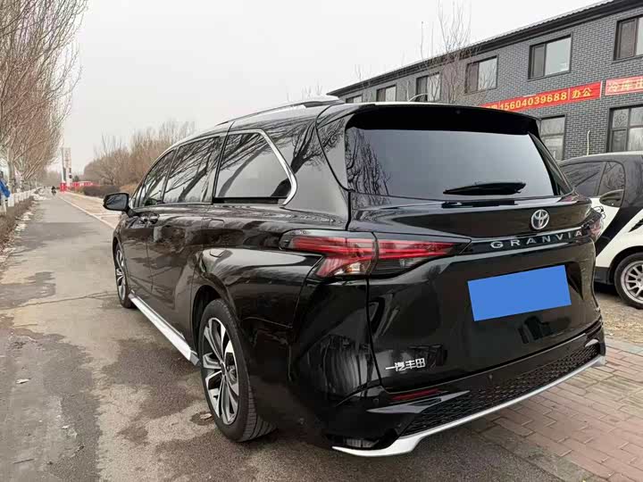 Фото 7 - Toyota Granvia