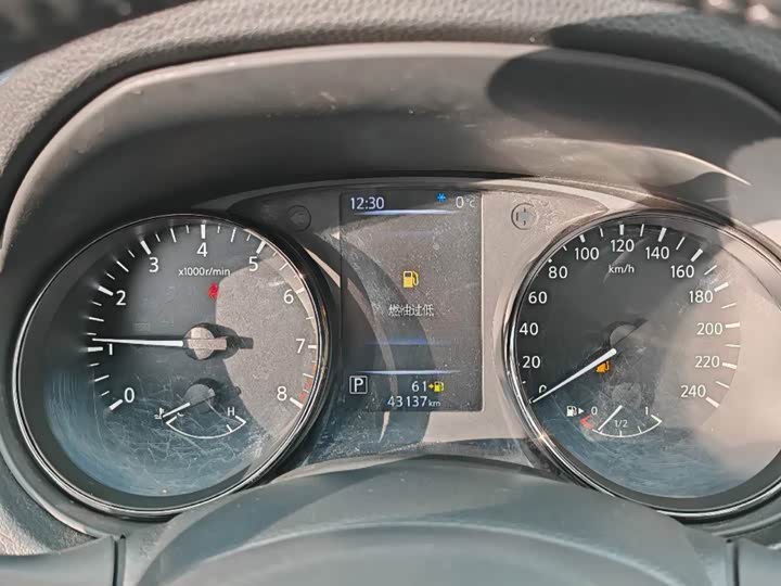 Фото 19 - Nissan X-Trail