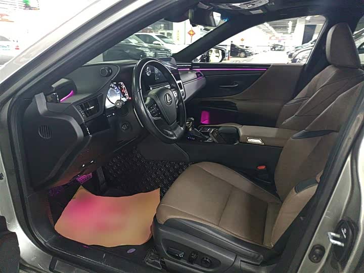 Фото 15 - Lexus ES