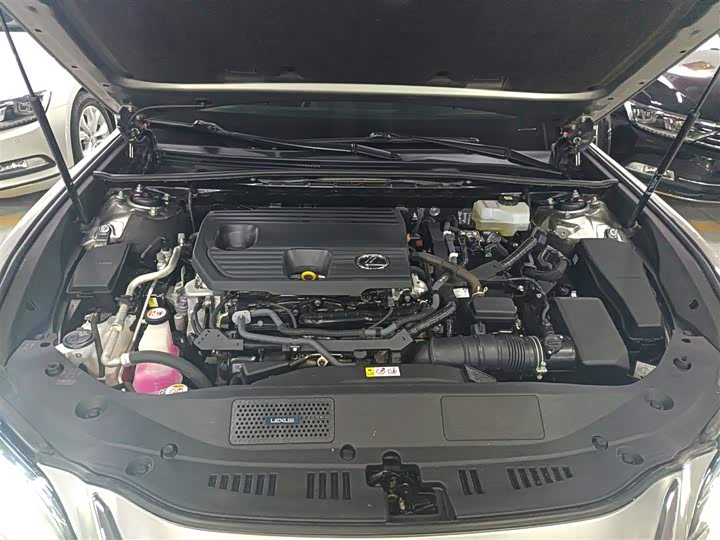 Фото 20 - Lexus ES