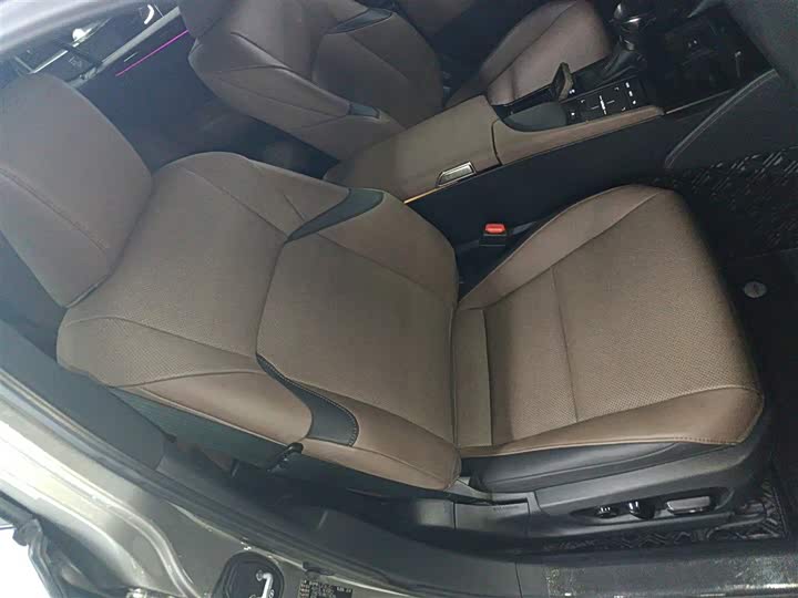 Фото 25 - Lexus ES