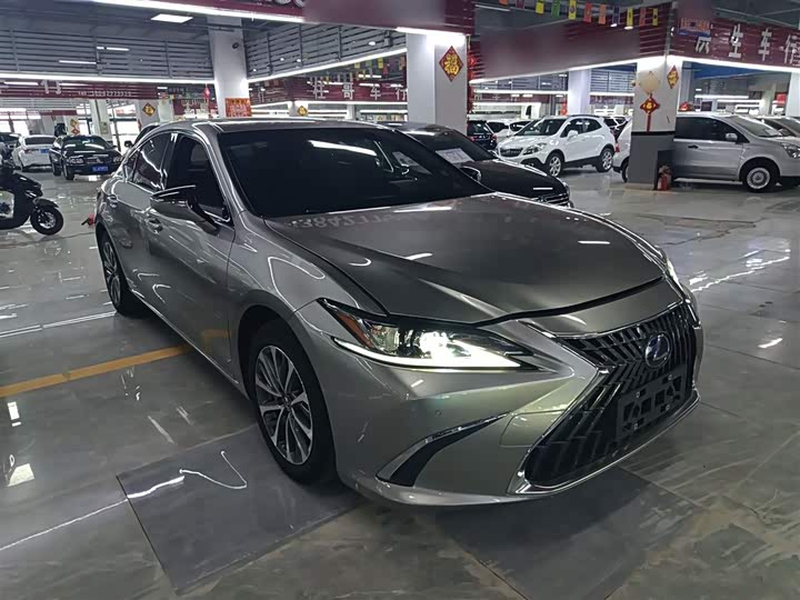 Фото 4 - Lexus ES