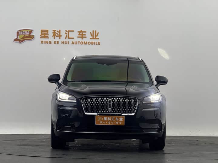 Фото 2 - Lincoln Corsair