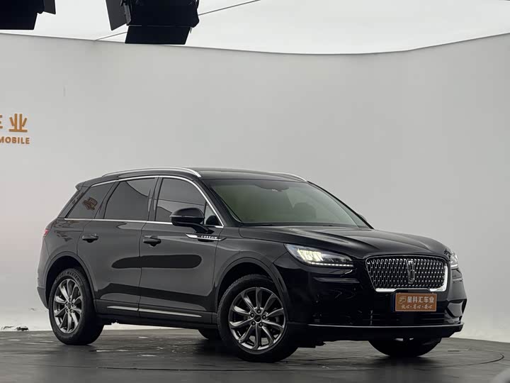 Фото 3 - Lincoln Corsair