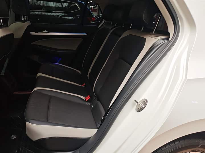 Фото 17 - Volkswagen Golf