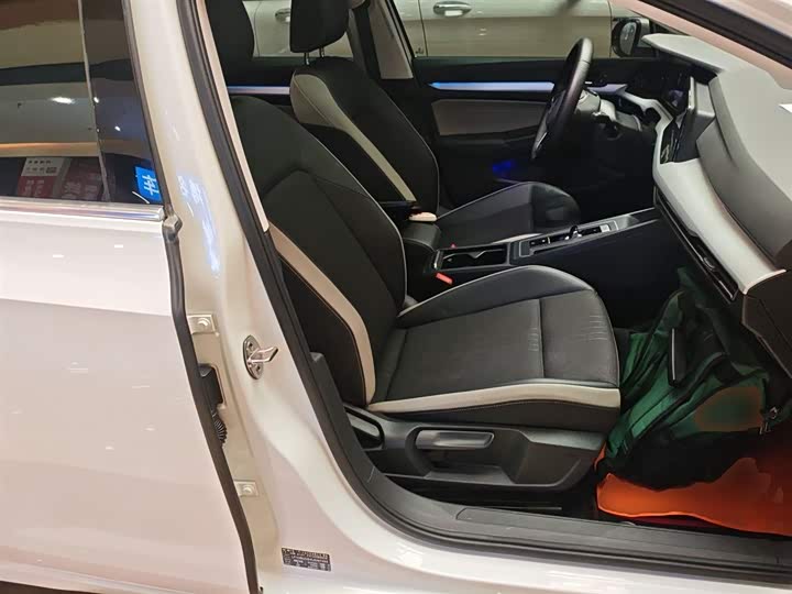 Фото 25 - Volkswagen Golf