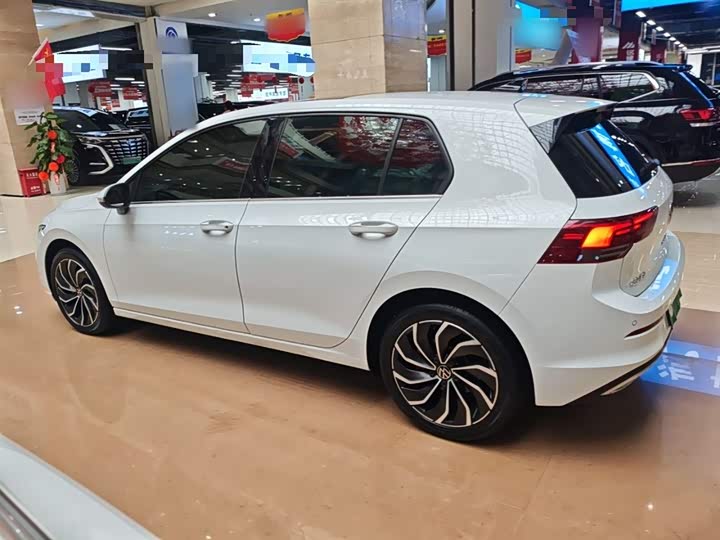 Фото 5 - Volkswagen Golf