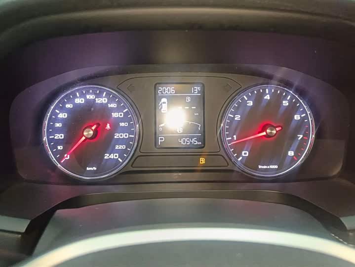 Фото 14 - Roewe i6