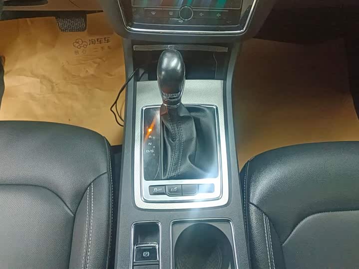 Фото 16 - Roewe i6