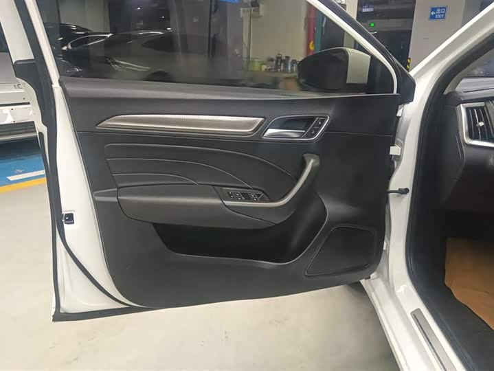 Фото 7 - Roewe i6