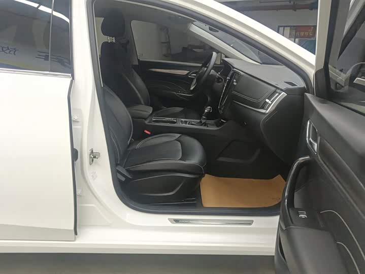 Фото 8 - Roewe i6