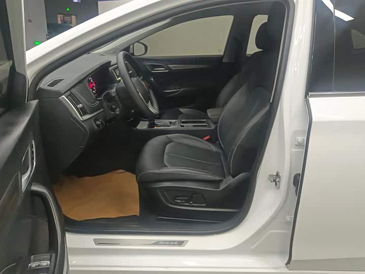 Фото 9 - Roewe i6