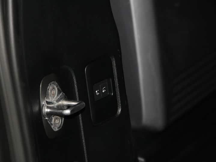 Фото 19 - Land Rover Defender