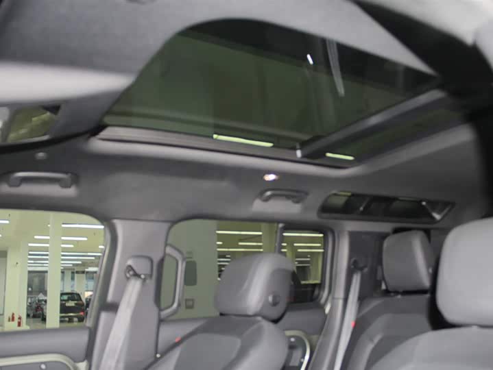 Фото 20 - Land Rover Defender