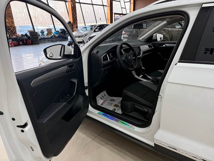 Фото 10 - Volkswagen T-Roc