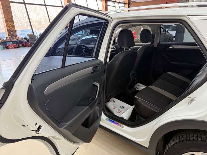 Фото 12 - Volkswagen T-Roc