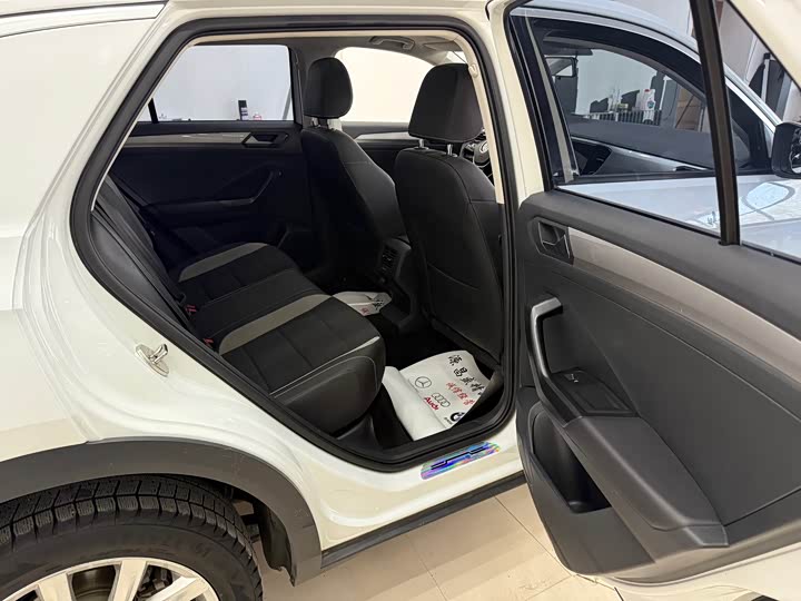 Фото 14 - Volkswagen T-Roc