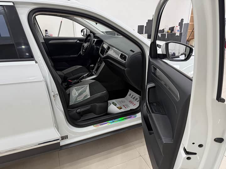 Фото 15 - Volkswagen T-Roc