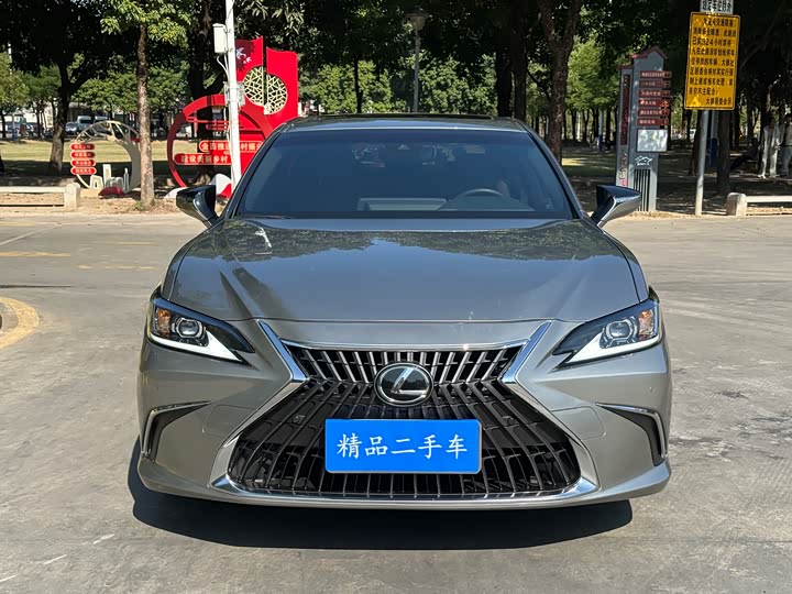 Фото 2 - Lexus ES